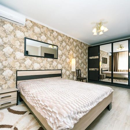Poznyaky Apartments Patriotika Киев Екстериор снимка