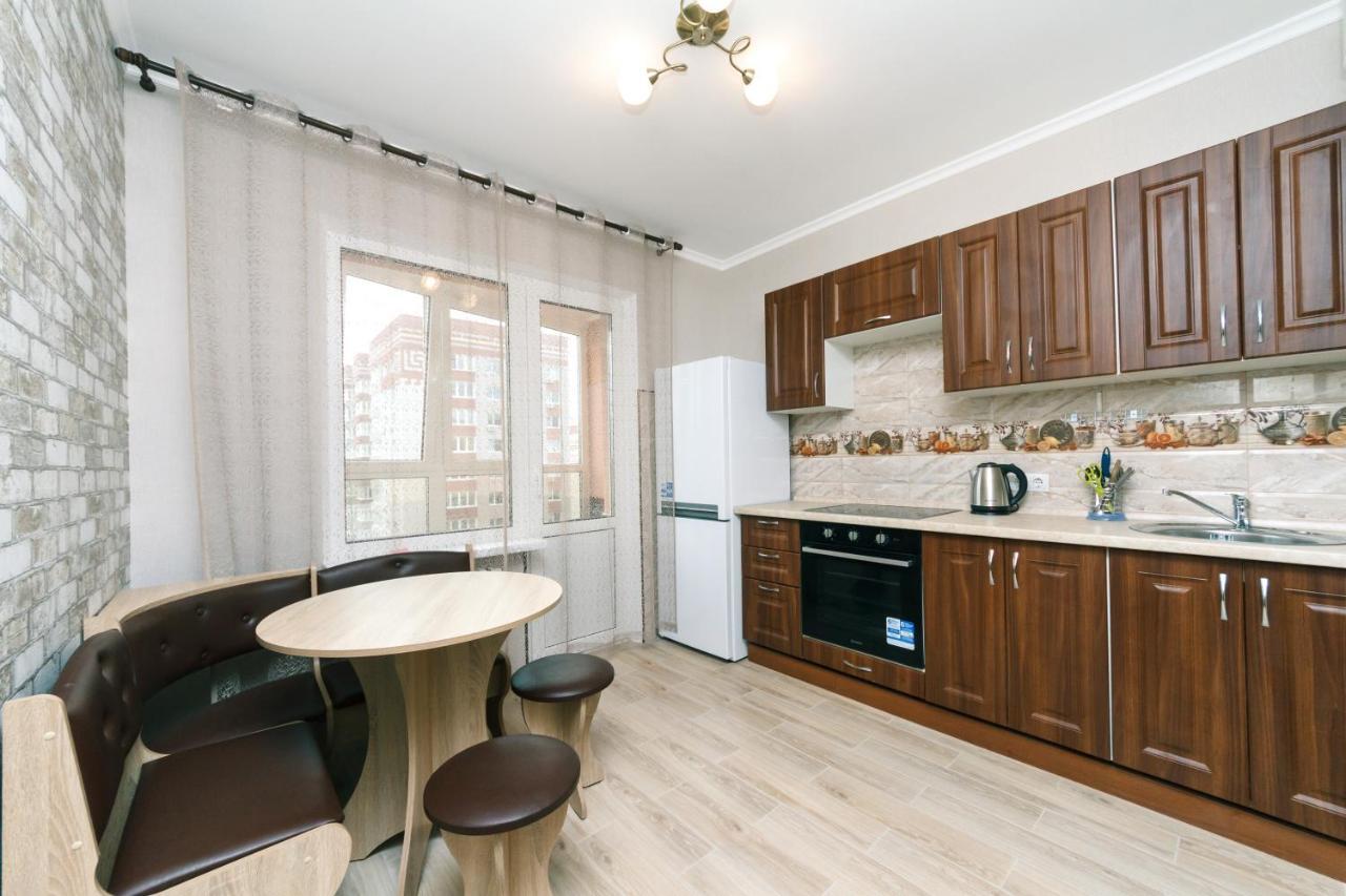 Poznyaky Apartments Patriotika Киев Екстериор снимка