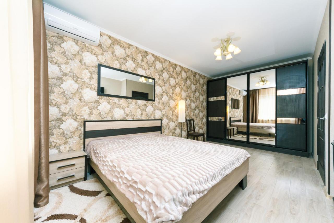 Poznyaky Apartments Patriotika Киев Екстериор снимка